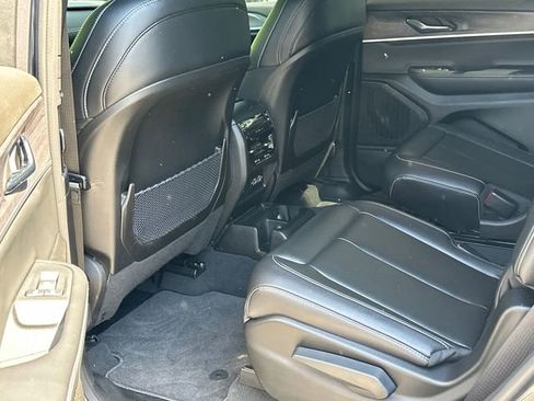 Used 2025 Jeep Grand Cherokee L Limited w/ Black Appearance Package AWD/4WD image 20