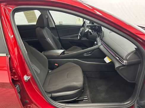 Used 2025 Hyundai Elantra SEL w/ Cargo Package FWD image 13