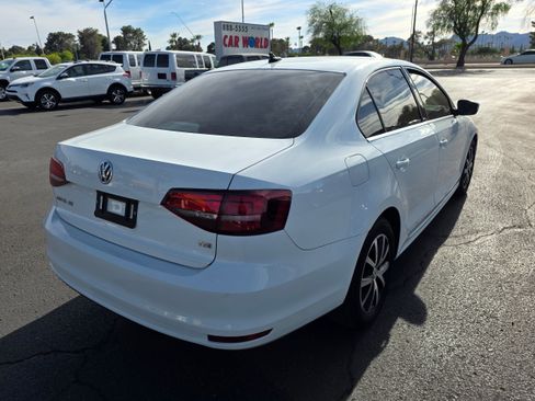 Used 2017 Volkswagen Jetta SE image 5