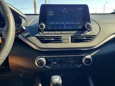 Used 2022 Nissan Altima 2.5 SV w/ SV Premium Package FWD image 15