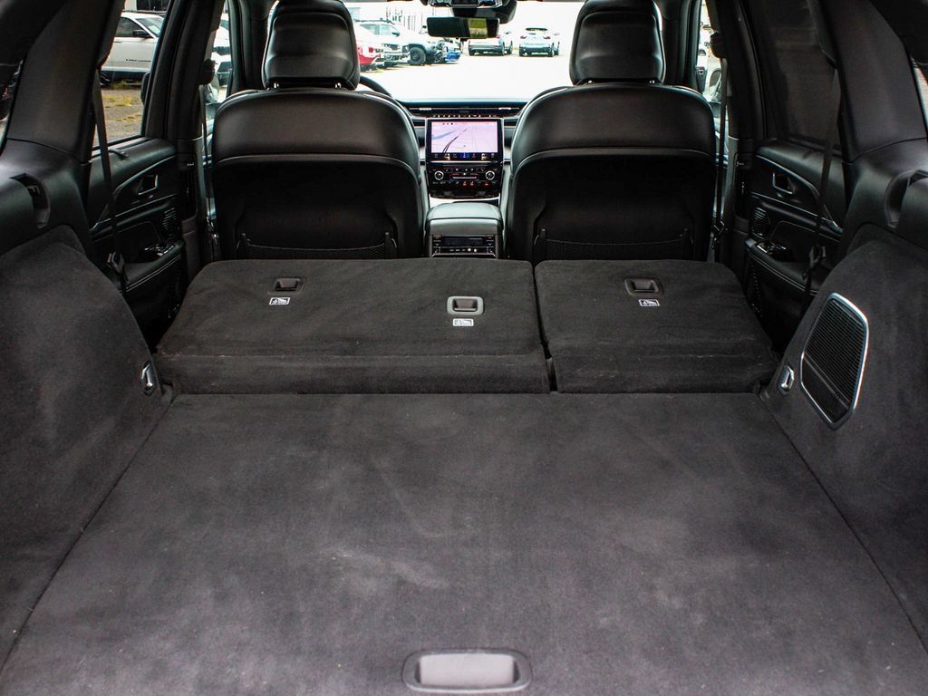 Used 2023 Jeep Grand Cherokee Overland w/ Luxury Tech Group IV AWD/4WD image 47