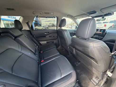 Used 2025 Nissan Pathfinder SL image 17