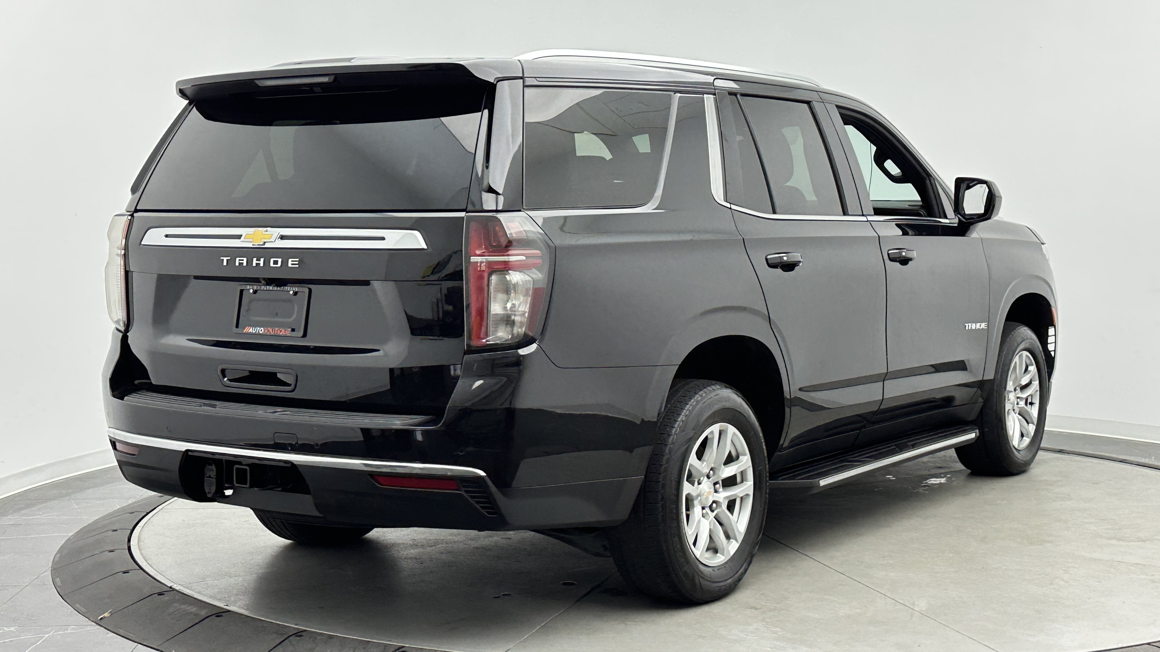 Used 2024 Chevrolet Tahoe LS RWD image 7