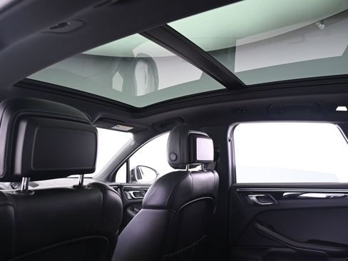 Used 2024 Porsche Macan Turbo image 25