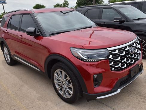 Used 2025 Ford Explorer Platinum image 4