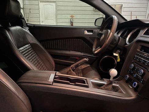 Used 2010 Ford Mustang Shelby GT500 RWD image 25