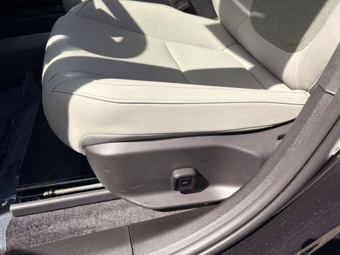 Certified 2025 Volvo EX30 Plus w/ Climate Package image 13