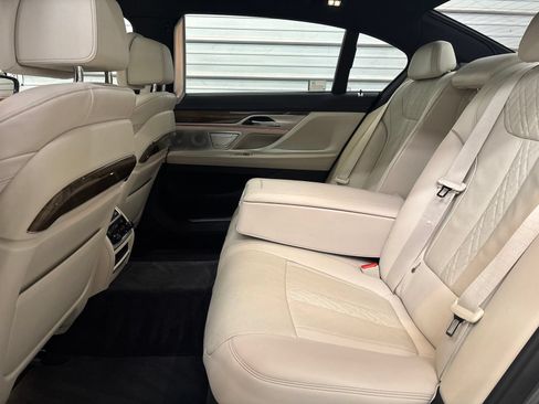 Used 2019 BMW 750i xDrive w/ Executive Package AWD/4WD image 21