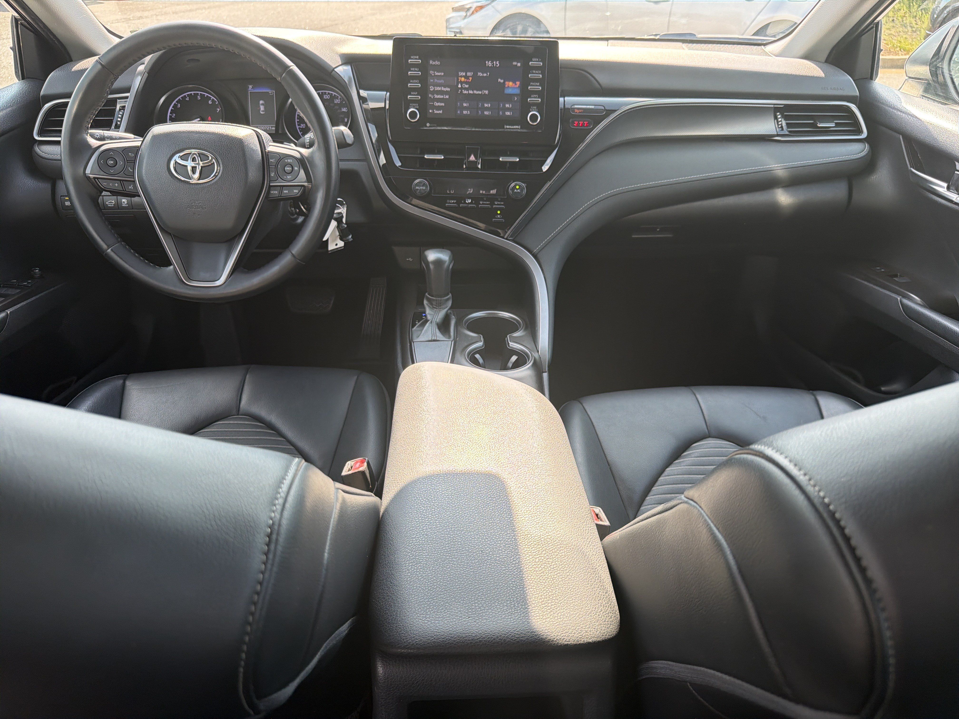 Used 2021 Toyota Camry SE FWD image 4