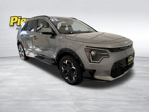 Used 2025 Kia Niro Wind w/ Wind Preserve Package FWD image 7