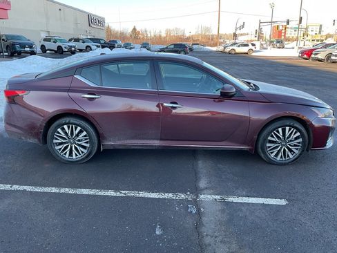 Used 2024 Nissan Altima 2.5 SV w/ SV Premium Package image 4