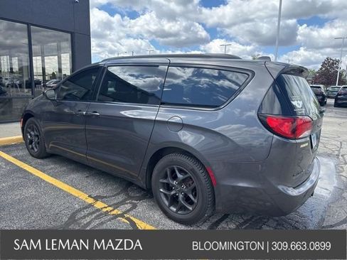 Used 2018 Chrysler Pacifica Touring-L FWD image 9