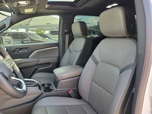 Used 2023 Chevrolet Colorado ZR2 w/ ZR2 Convenience Package III image 11