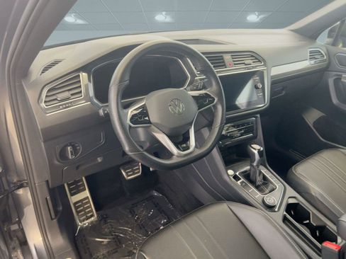 Used 2023 Volkswagen Tiguan SE R-Line image 4