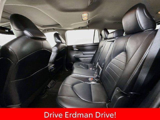 Used 2021 Toyota Highlander XLE FWD image 9