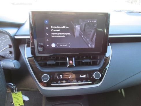 Used 2025 Toyota Corolla LE FWD image 25