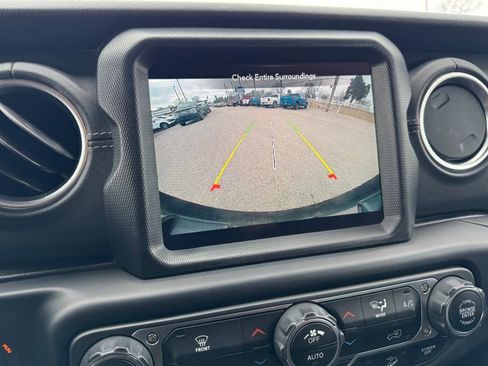 Used 2020 Jeep Wrangler Unlimited Sahara image 19