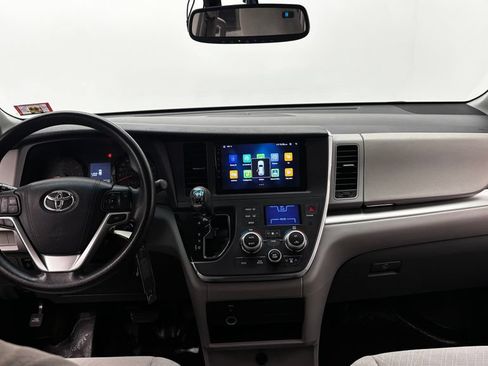 Used 2015 Toyota Sienna LE FWD image 24