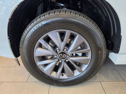 Used 2026 INFINITI QX80 Pure AWD/4WD image 9