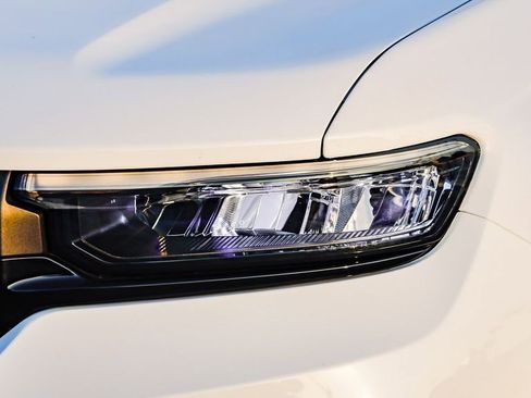 New 2025 Jeep Grand Cherokee Altitude image 5