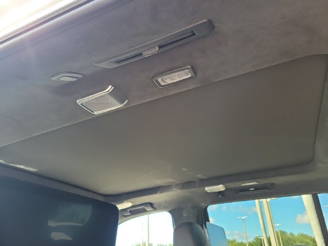 Used 2025 Cadillac Escalade Premium Luxury Platinum w/ LPO, Floor Liner Package AWD/4WD image 19