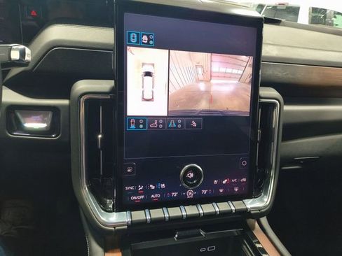 Used 2025 GMC Yukon XL Denali AWD/4WD image 9