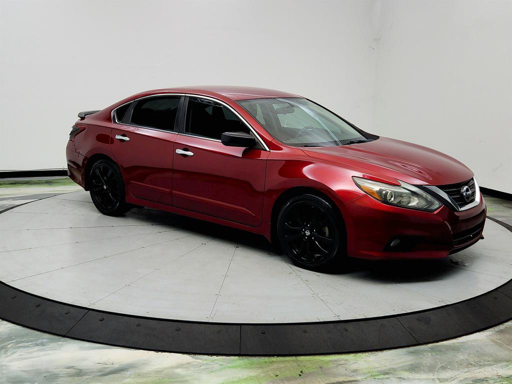Used 2017 Nissan Altima 2.5 SR w/ Midnight Edition Package FWD image 3