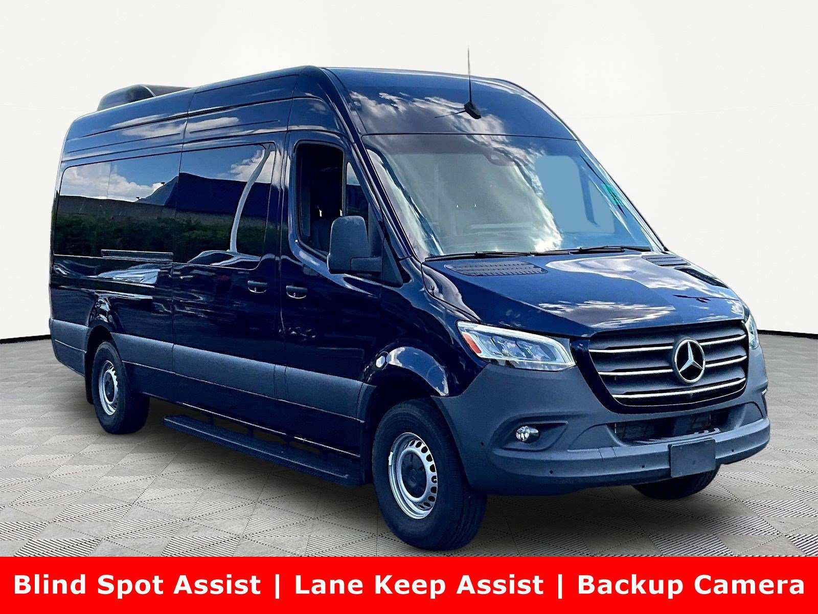 Used 2024 Mercedes-Benz Sprinter 2500 image 3