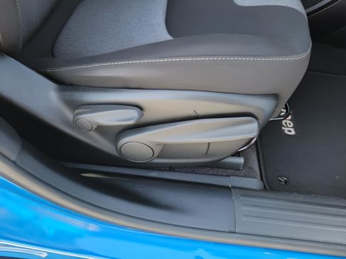 Used 2018 Jeep Cherokee Latitude w/ Altitude Package image 31