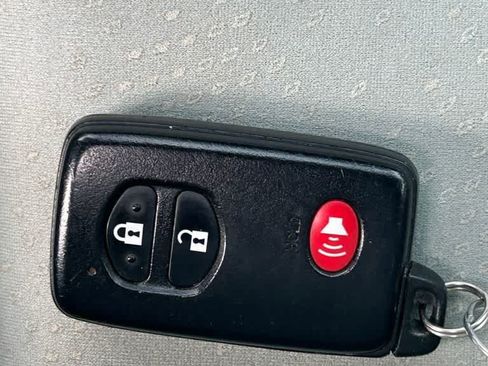 Used 2012 Toyota Prius V Three FWD image 19