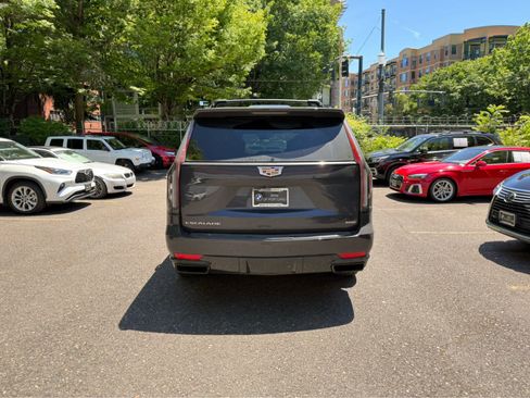 Used 2022 Cadillac Escalade Sport Platinum w/ Heavy-Duty Trailer Package AWD/4WD image 4