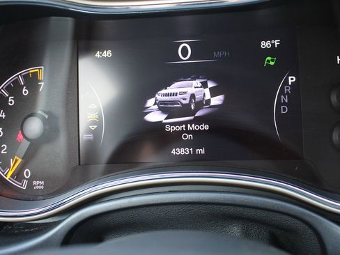 Used 2017 Jeep Grand Cherokee Limited image 24