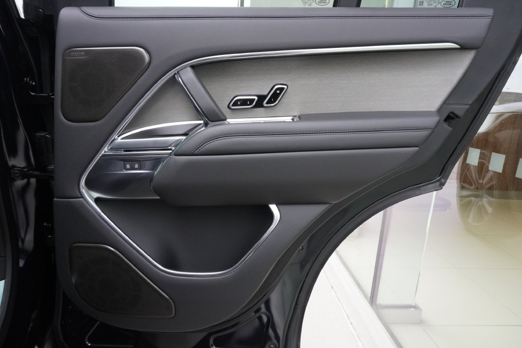 New 2026 Land Rover Range Rover SV AWD/4WD image 28