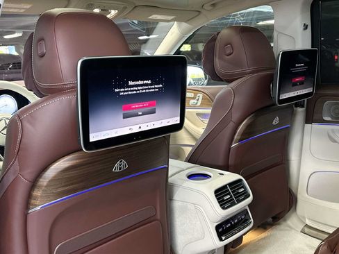 Used 2026 Mercedes-Benz Maybach GLS 600 4MATIC image 23