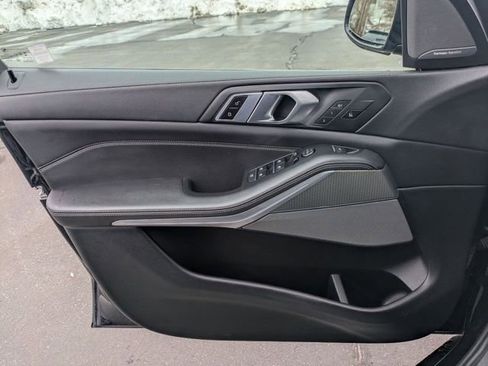 Used 2021 BMW X5 xDrive40i w/ M Sport Package image 11