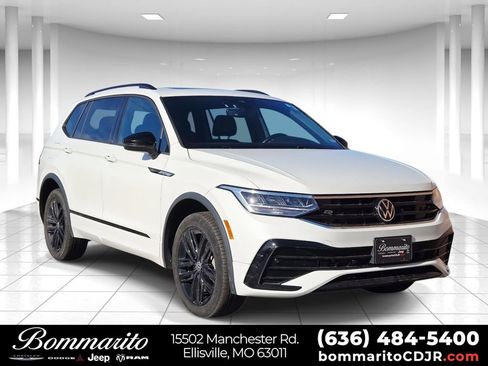 Used 2022 Volkswagen Tiguan SE R-Line image 1