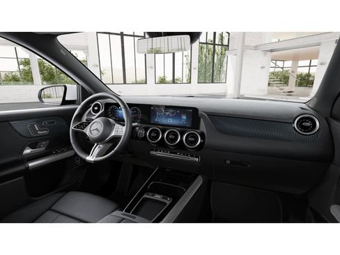Used 2026 Mercedes-Benz GLA 250 4MATIC image 5
