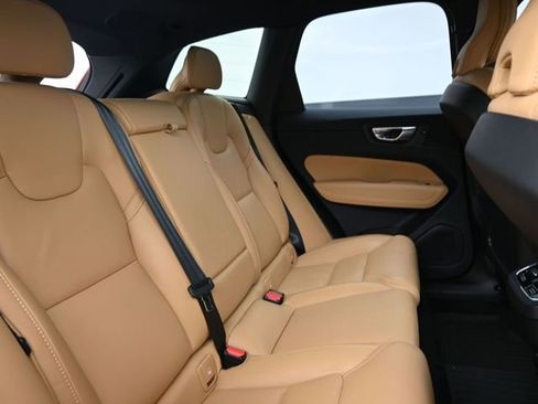 Used 2023 Volvo XC60 B5 Ultimate w/ Climate Package image 34