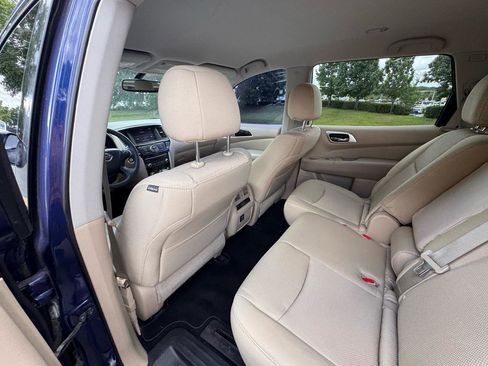 Used 2018 Nissan Pathfinder SV FWD image 24