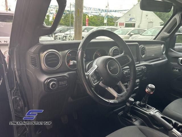 Used 2018 Jeep Wrangler Unlimited Sahara AWD/4WD image 24