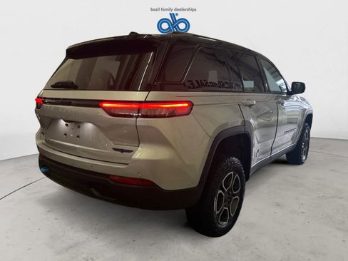 Used 2023 Jeep Grand Cherokee Trailhawk image 7