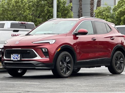 Used 2024 Buick Encore GX Sport Touring image 9