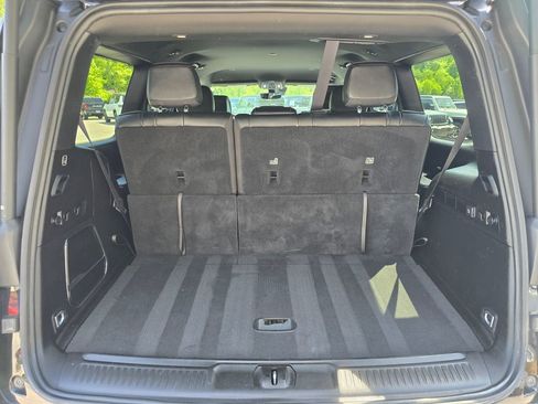 Used 2024 Jeep Wagoneer Series II w/ Flexible Seating Group AWD/4WD image 12