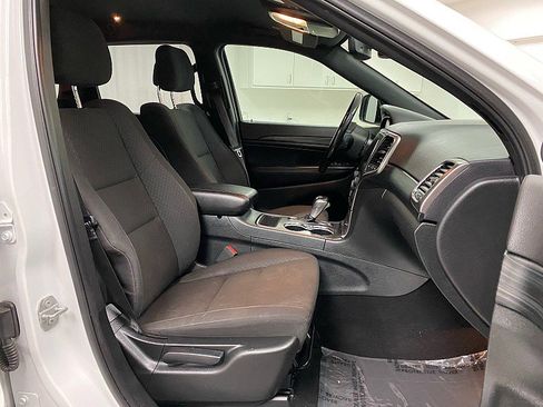 Used 2020 Jeep Grand Cherokee Laredo image 14