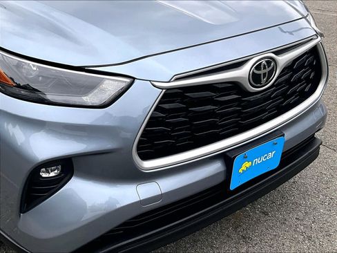 Used 2023 Toyota Highlander XLE image 33