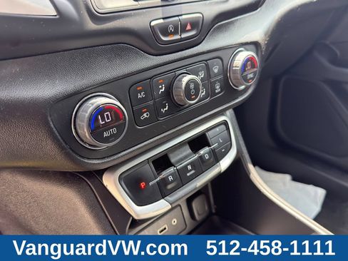 Used 2024 GMC Terrain SLE w/ Driver Convenience Package FWD image 17