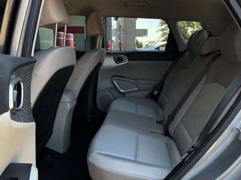Used 2023 Kia Soul FWD image 12