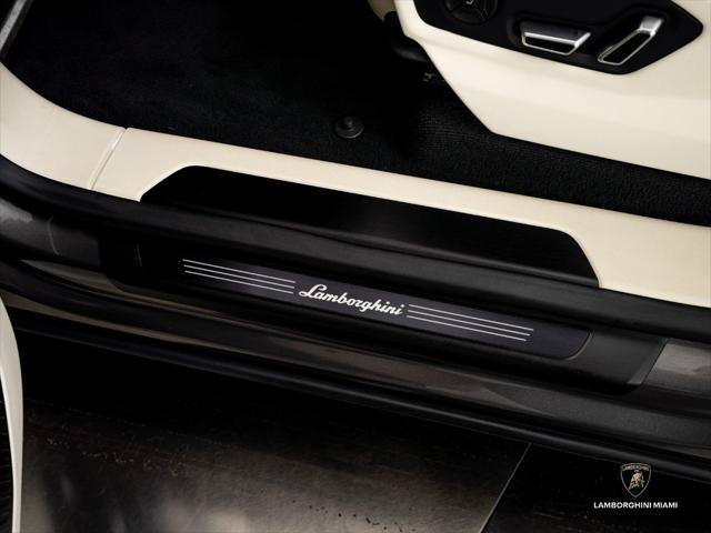 Used 2025 Lamborghini Urus S AWD/4WD image 21
