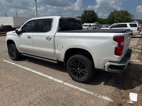 Used 2021 Chevrolet Silverado 1500 High Country image 3