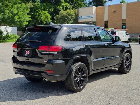Used 2021 Jeep Grand Cherokee Laredo X AWD/4WD image 3